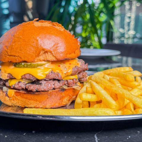 Double Beef Burger (365/100г)