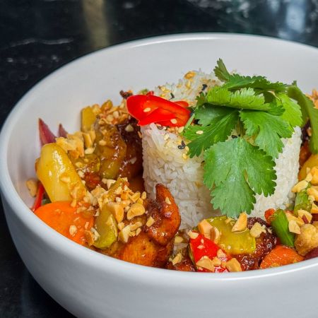 Курица в кисло-сладком соусе (335/100г) Курица в кисло-сладком соусе (335/100г)